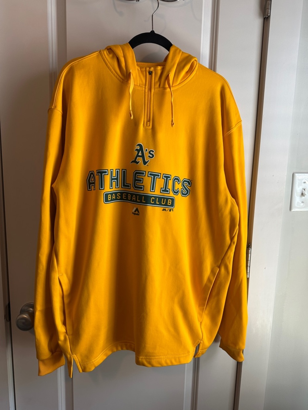 Majestic Men's Yellow Oakland A's Athletics Zip-Up Hoodie